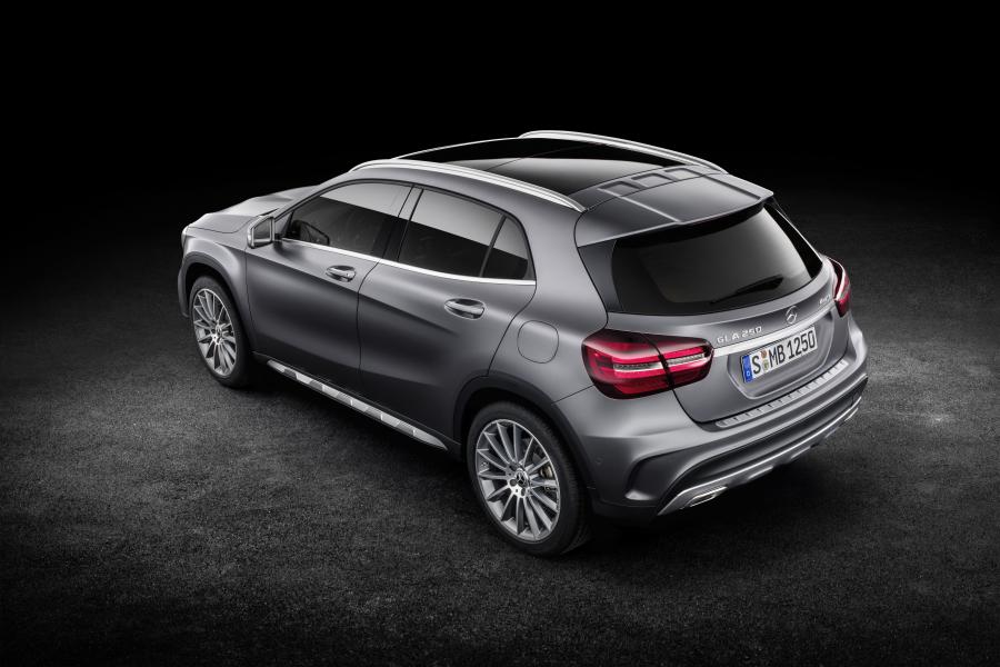 Mercedes-Benz GLA250 4Matic AMG Line 2017 года  (WW) (фото 6 из 13)